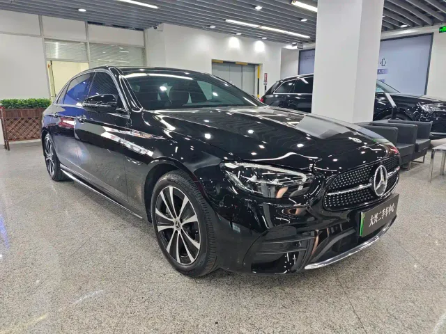 Mercedes-Benz E-Class — Фото автомобиля 2