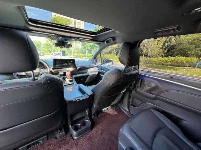 Toyota Sienna — Фото автомобиля 11