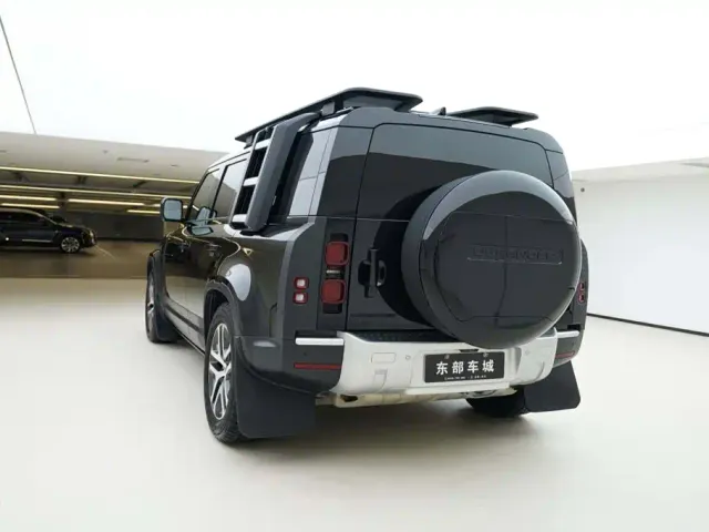 Land Rover Defender — Фото автомобиля 4