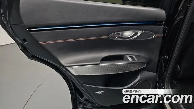 Genesis GV70 — Фото автомобиля 24