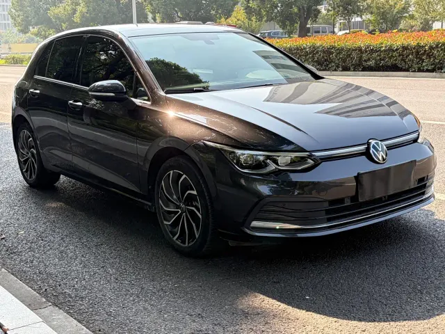 Volkswagen Golf — Фото автомобиля 7