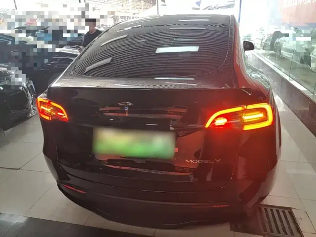 Tesla Model Y — Фото автомобиля 5
