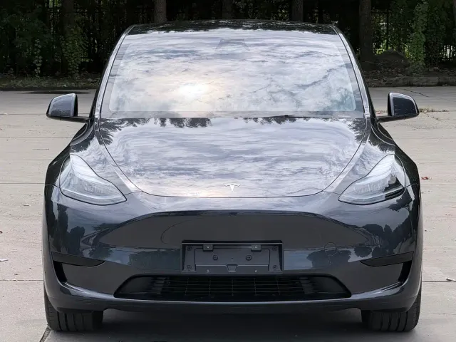 Tesla Model Y — Фото автомобиля 2