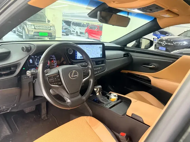 Lexus ES — Фото автомобиля 13
