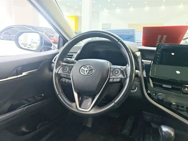 Toyota Camry — Фото автомобиля 2