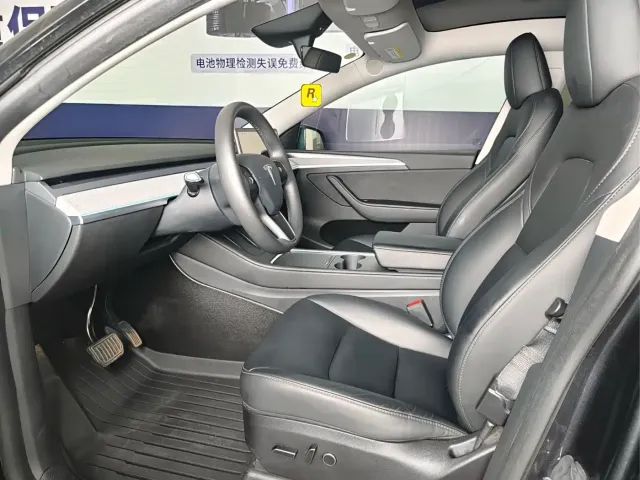 Tesla Model Y — Фото автомобиля 5