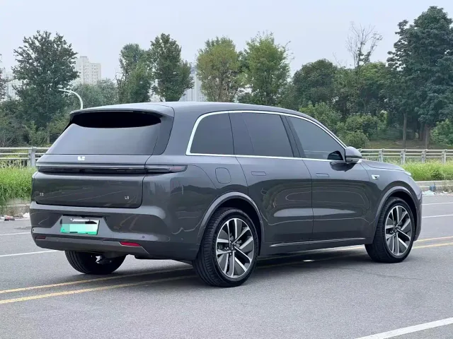 Li Auto L8 — Фото автомобиля 5