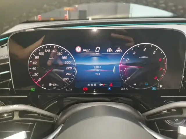 Mercedes-Benz E-Class — Фото автомобиля 11