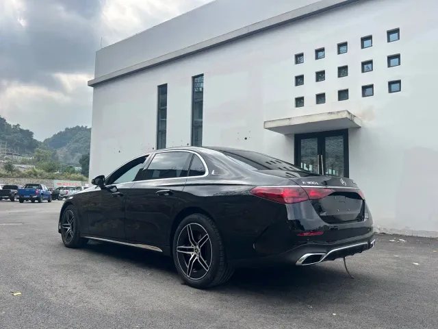 Mercedes-Benz E-Class — Фото автомобиля 9