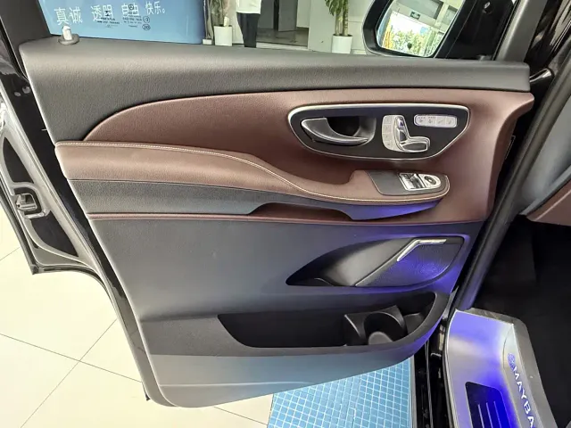 Mercedes-Benz V-Class — Фото автомобиля 17