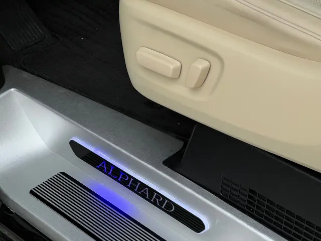 Toyota Alphard — Фото автомобиля 26