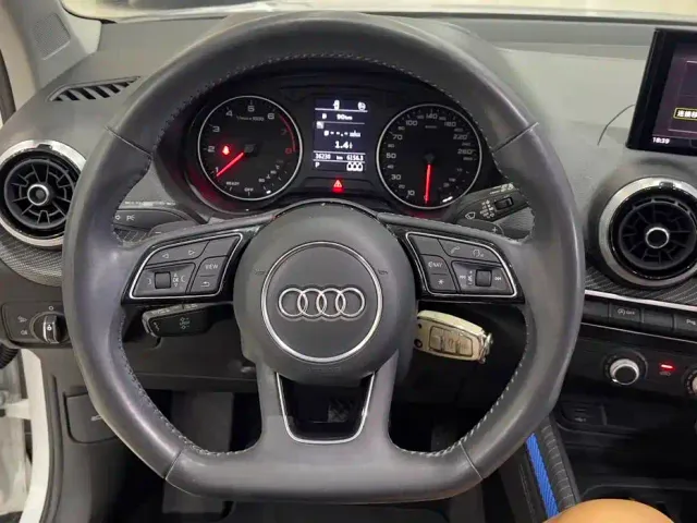 Audi Q2L — Фото автомобиля 12