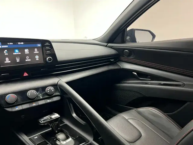 Hyundai Elantra — Фото автомобиля 15