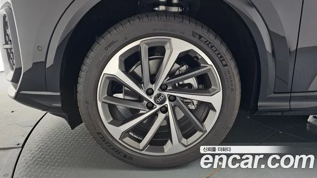 Audi Q5 40 TFSI quattro Sportback S Line — Фото автомобиля 5