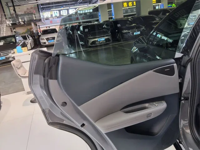 Lynk & Co Z20 — Фото автомобиля 11