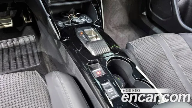 Peugeot 2008 — Фото автомобиля 9
