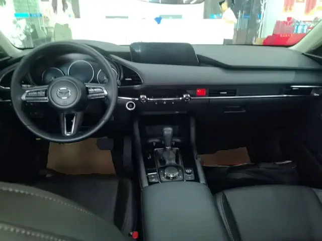 Mazda Axela — Фото автомобиля 9