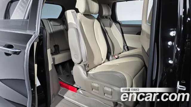 Kia Carnival Generation 4 — Фото автомобиля 12