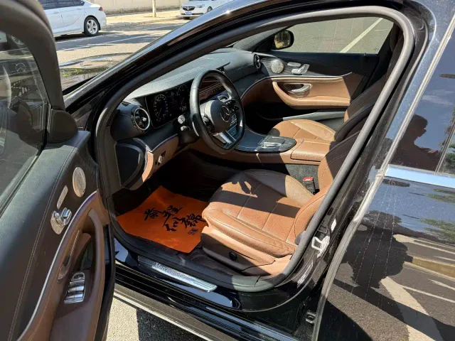 Mercedes-Benz E-Class — Фото автомобиля 8