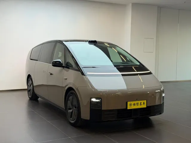 Li Auto MEGA — Фото автомобиля 3