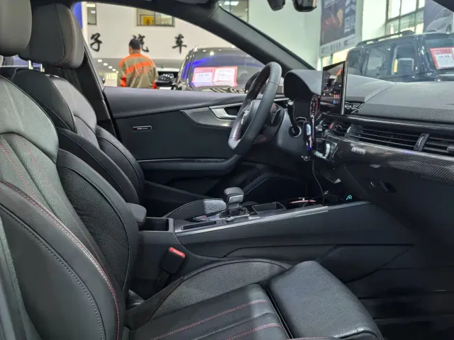 Audi A4L — Фото автомобиля 6