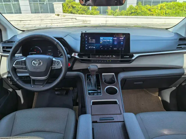 Toyota Granvia — Фото автомобиля 13