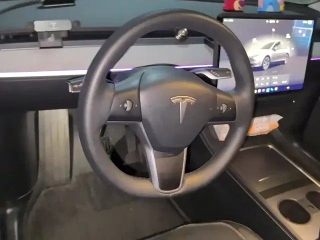 Tesla Model Y — Фото автомобиля 15