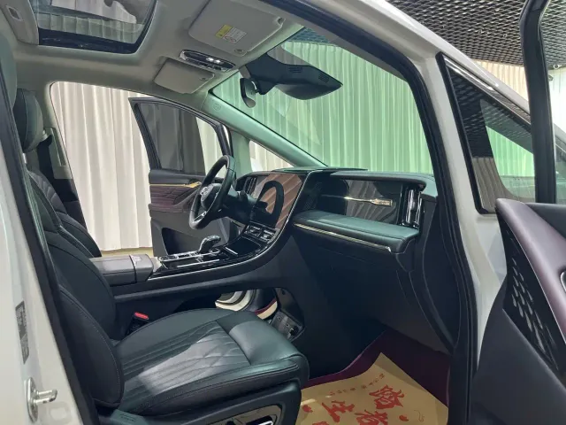 GAC Trumpchi M8 — Фото автомобиля 12