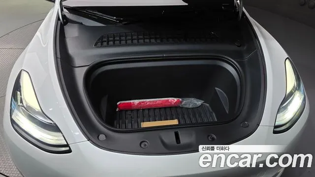 Tesla Model Y — Фото автомобиля 9
