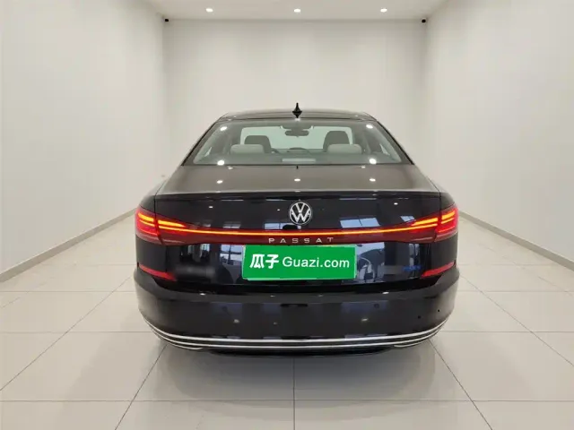 Volkswagen Passat — Фото автомобиля 3