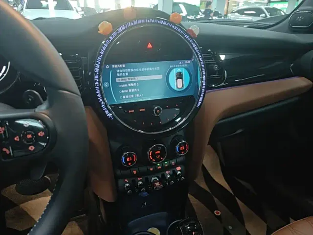 MINI Hatch — Фото автомобиля 12