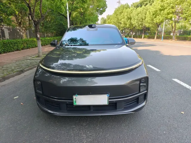 Li Auto L8 — Фото автомобиля 2