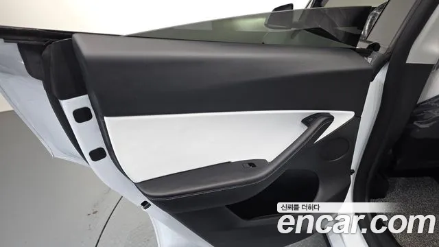 Tesla Model Y — Фото автомобиля 14