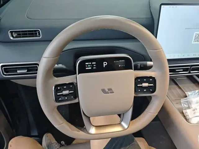 Li Auto MEGA — Фото автомобиля 10