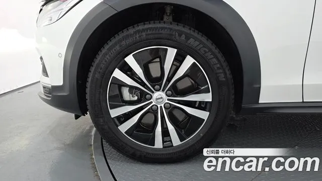 Вольво V90 — Фото автомобиля 5