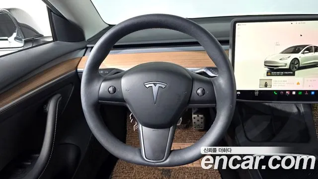 Tesla Model 3 — Фото автомобиля 13
