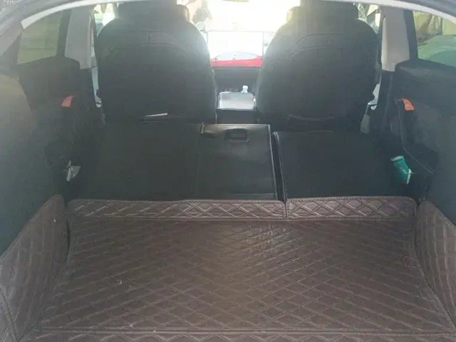 Tesla Model Y — Фото автомобиля 4