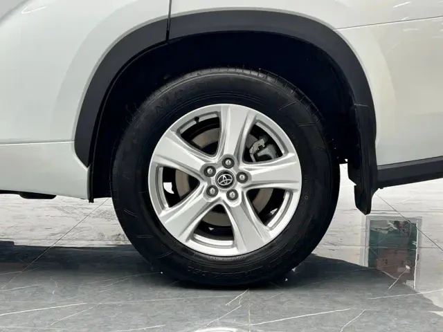 Toyota Highlander — Фото автомобиля 25