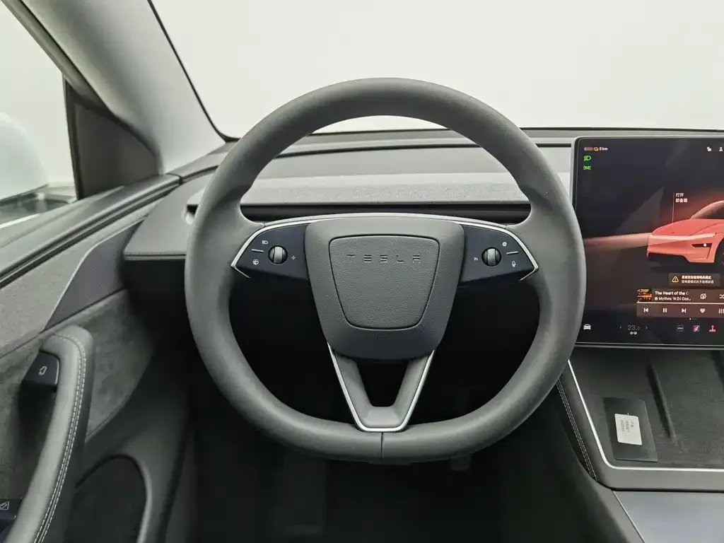 Tesla Model Y 2025 Facelift Long Range All-Wheel Drive — Фото автомобиля 11