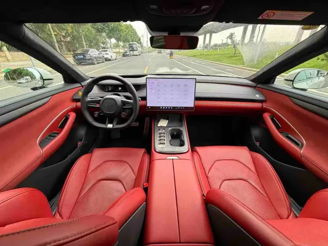 Xiaomi SU7 — Фото автомобиля 6