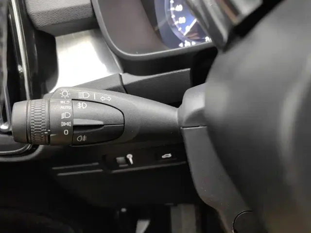 Volvo Volvo XC40 2022 Model T4 AWD Smart Drive Fashion Edition — Фото автомобиля 21