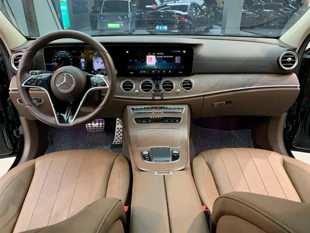Mercedes-Benz E-Class — Фото автомобиля 10