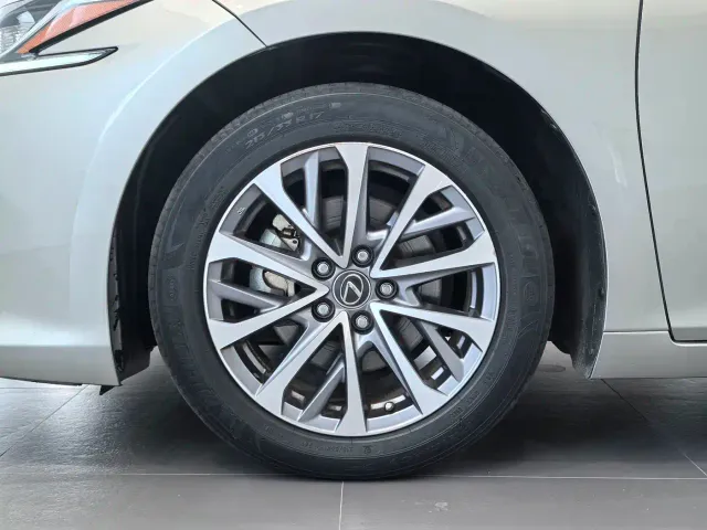 Lexus ES — Фото автомобиля 9