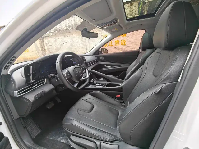 Hyundai Elantra — Фото автомобиля 10