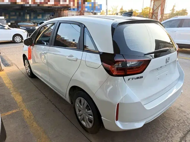Honda Fit — Фото автомобиля 4