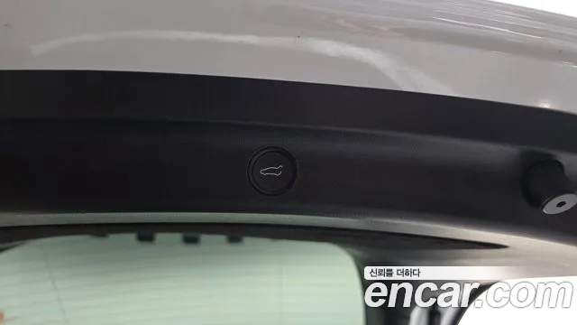 Tesla Model Y — Фото автомобиля 22