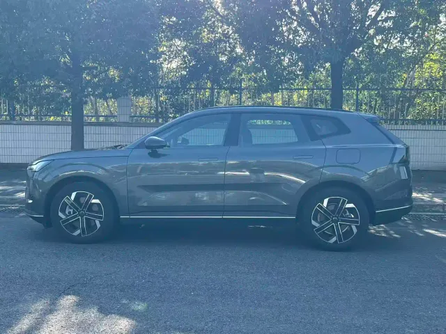 Volvo XC70 Plug-in Hybrid — Фото автомобиля 9