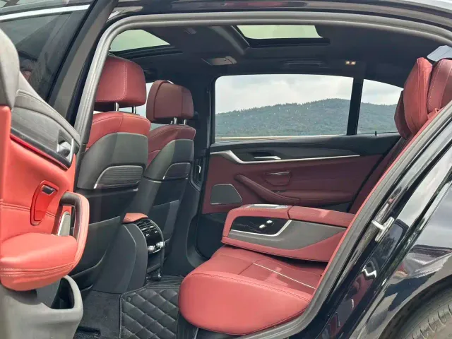 BMW 5 Series — Фото автомобиля 9