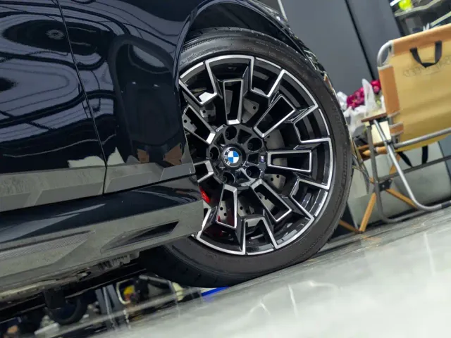 BMW M5 — Фото автомобиля 8