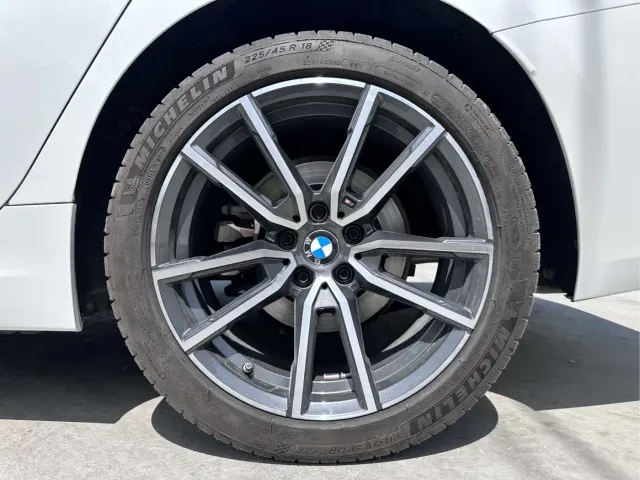 BMW 3 Series — Фото автомобиля 6
